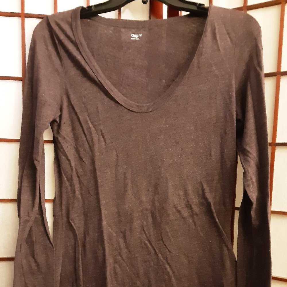 GAP light brown u neck light top size medium